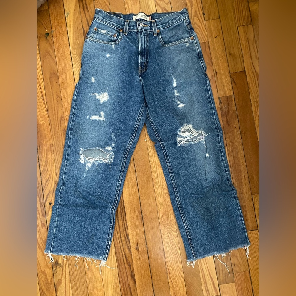 Distressed high waisted Levi 569s